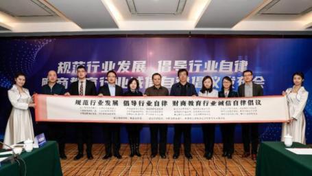 微淼商小白理财广告，开启财富之门，让理财更简单 微淼商小白理财广告